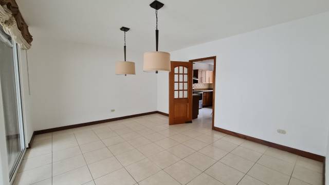 CASA EN VENTA EN ZONA 14 - Image 3