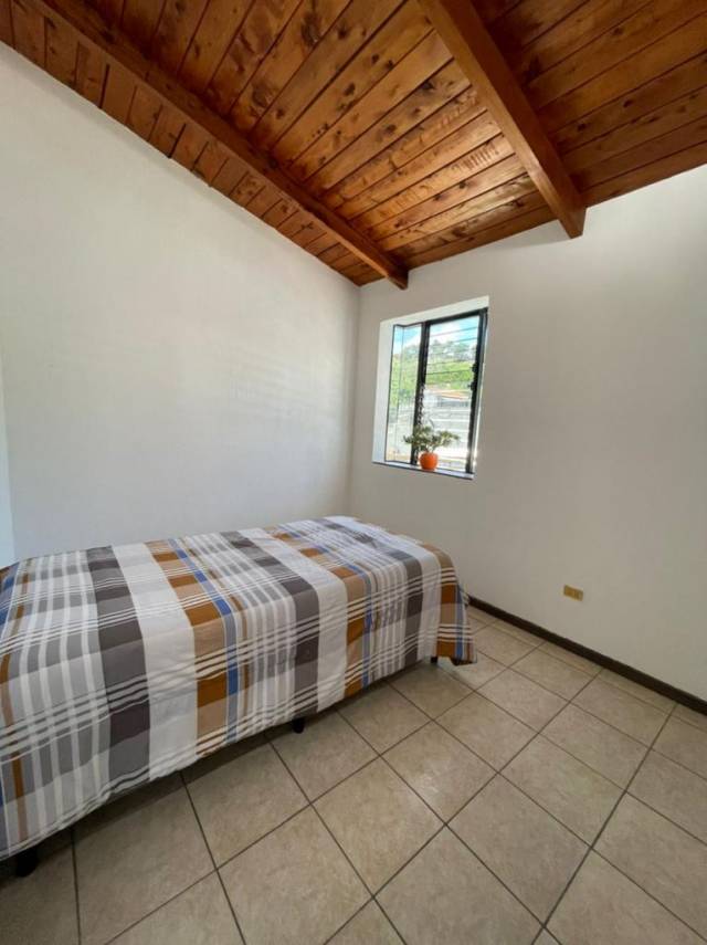 Casa en venta sector El Frutal , Villa Nueva - Image 2