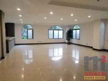 Apartamento de 217 m2 de construcción en Renta, Zona 10 - Image 1