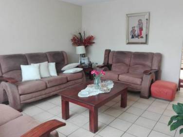 CASA EN VENTA CON SUELO COMERCIAL ESCUADRILLA ZONA 2 MIXCO - Image 1