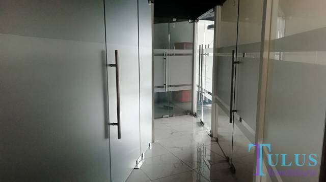 Oficinas en renta en zona 10 - Miniatura 4