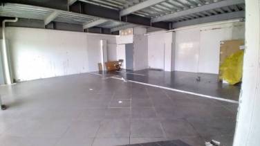 Rento Local Comercial de 92 mts2, en Zona 2 - Image 1