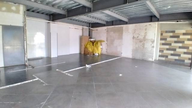Rento Local Comercial de 92 mts2, en Zona 2 - Image 2