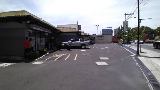 Rento Local Comercial de 92 mts2, en Zona 2 - Image 3