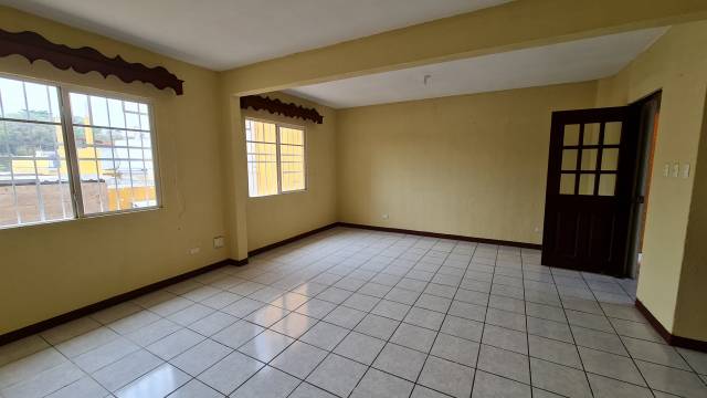Venta en Casa en zona 2 Altos de San Angel - Image 3
