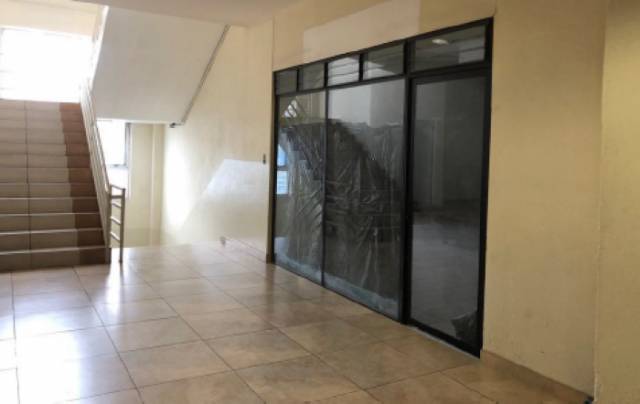 Locales en renta en Plaza zona 4 Guatemala - Image 2
