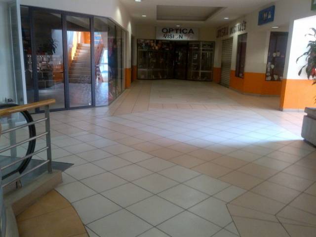 Locales en renta en Plaza zona 4 Guatemala - Image 3