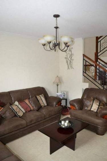 Casa en Venta Hacienda de Las Flores Villa Nueva - Image 1