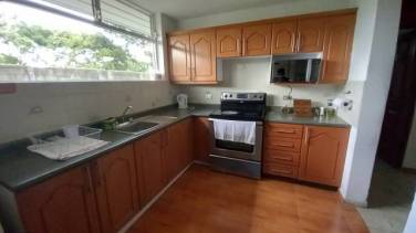 APARTAMENTO EN RENTA AMUEBLADO EN ZONA 15 - Image 1