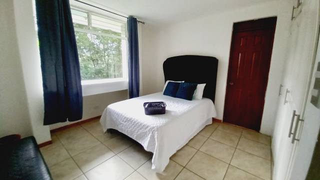 APARTAMENTO EN RENTA AMUEBLADO EN ZONA 15 - Miniatura 2