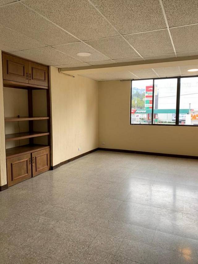 Apartamento en Renta Zona 15, ambientes amplios - Image 2