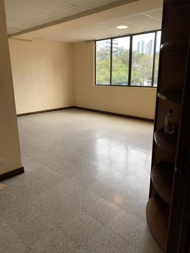 Apartamento en Renta Zona 15, ambientes amplios - Image 3