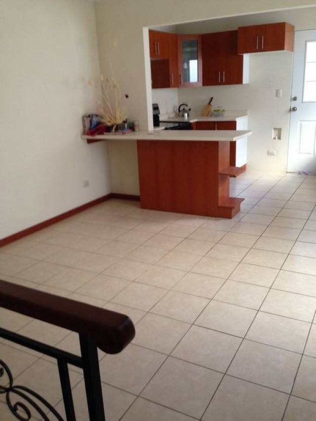 CASA EN VENTA HACIENDA DE LAS FLORES VILLA NUEVA - Image 2