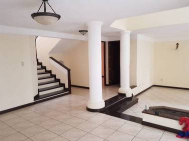 Casa en Venta Carretera a El Salvador Fraijanes - Image 1