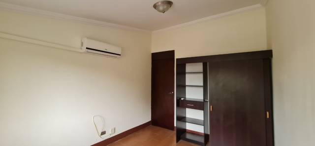 Casa en renta en zona 11 - Image 5