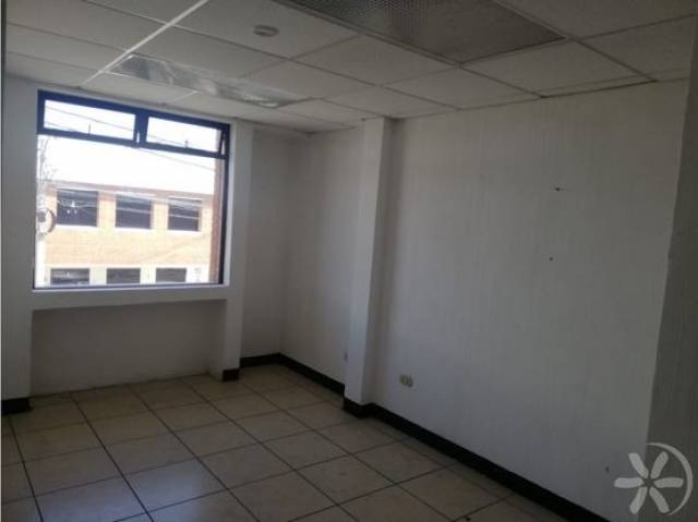 Alquilo Bodega en Zona 10 - Miniatura 4