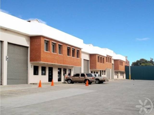 Alquilo Bodega en Zona 10 - Miniatura 6