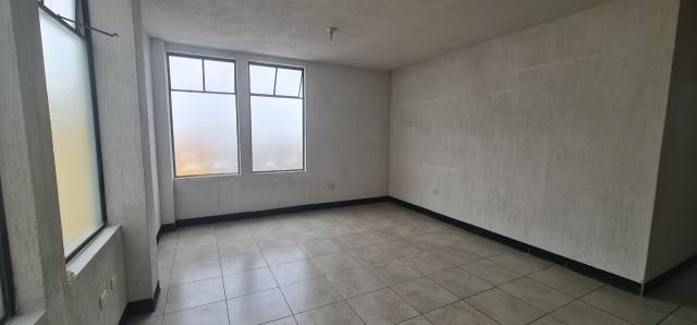 Apartamento en renta en zona 12 - Image 2
