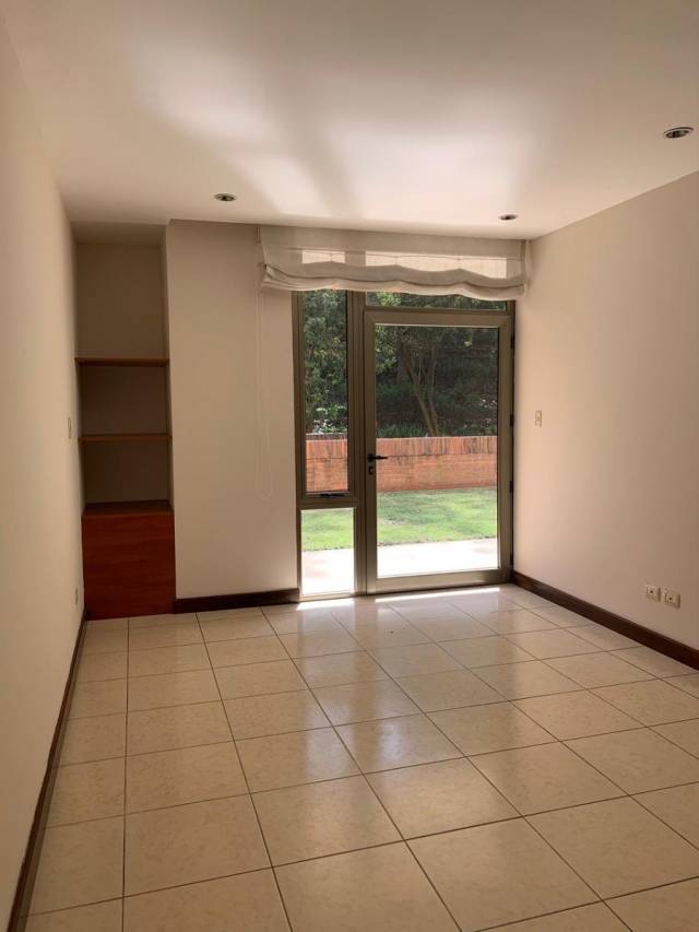 (+1) Apartamento Jardines del Acueducto, Zona 10 - Image 2