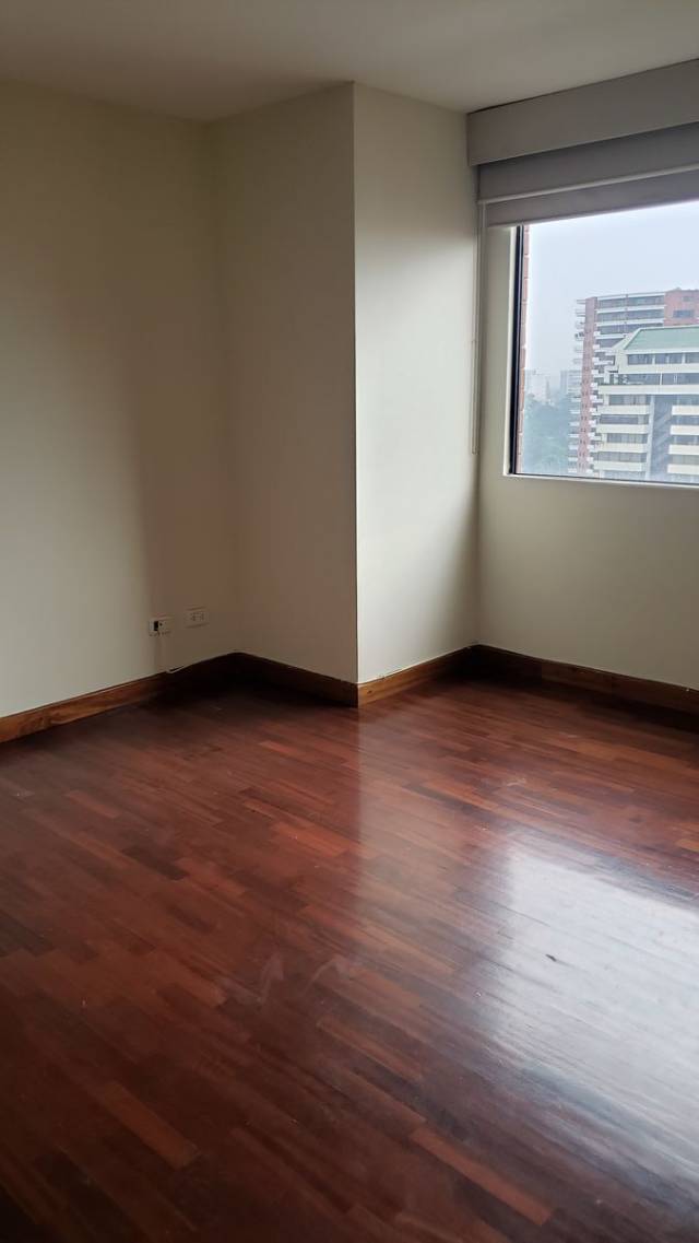 (+1) Apartamento Edificio Almeira, Zona 14 - Miniatura 3