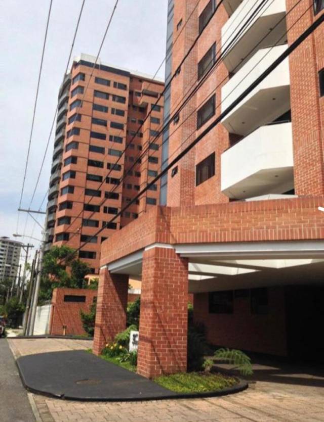 (+1) Apartamento Zona 14 - Image 1
