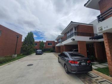(+1) Casa Ensenada de San Isidro, Zona 16 - Image 1
