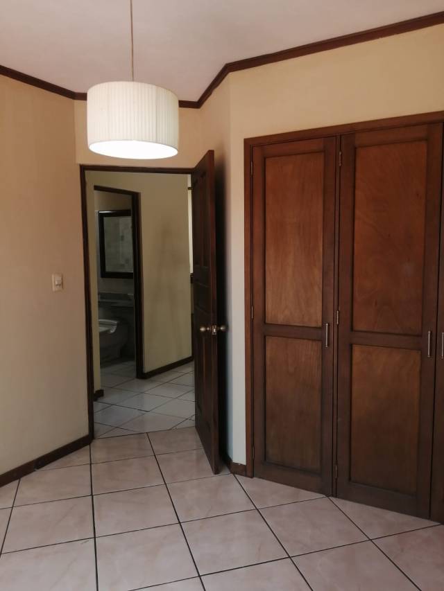 (+1) Casa Cascadas de la Montaña, Zona 16 - Image 5