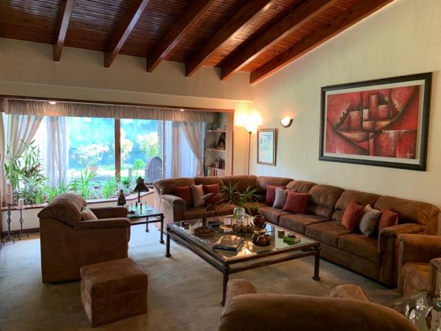Vendo casa en exclusivo sector de San Cristóbal - Image 2