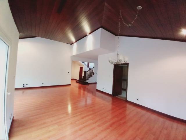 Rento moderno apartamento en Cayalá - Image 2