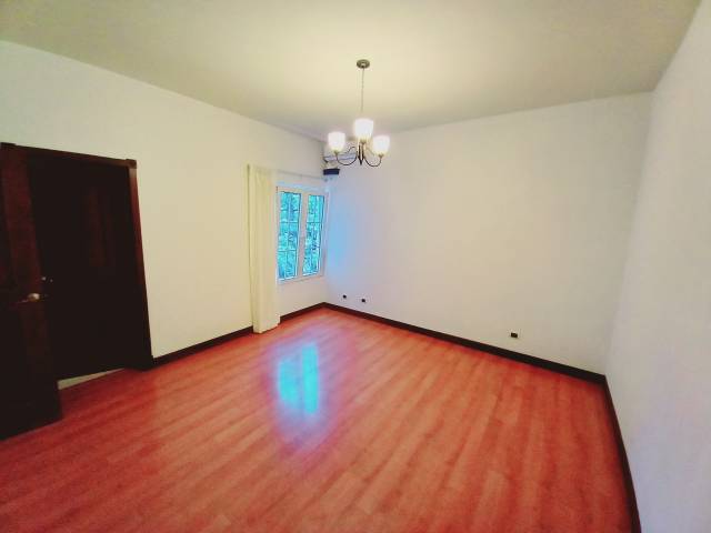 Rento moderno apartamento en Cayalá - Image 4