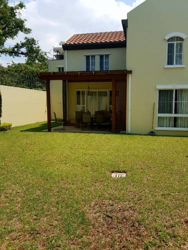(+1) Casa Condado Naranjo, Zona 4, Mixco - Image 1