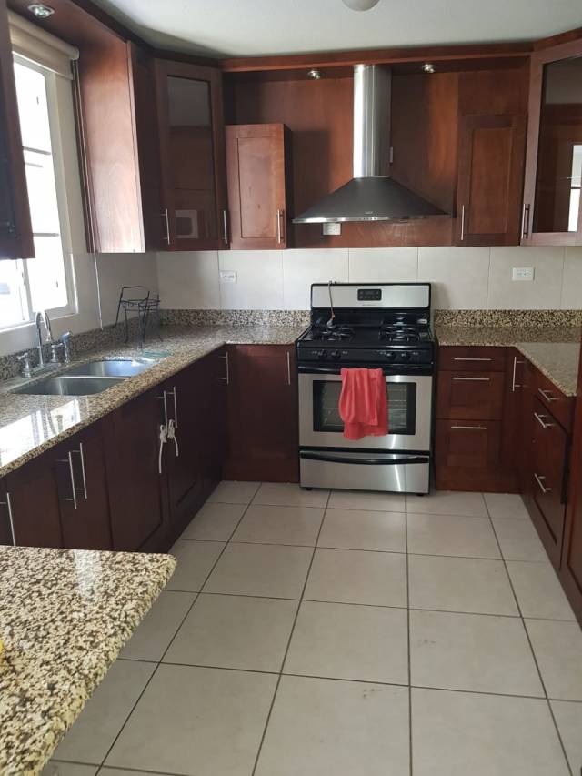 (+1) Casa Condado Naranjo, Zona 4, Mixco - Image 4