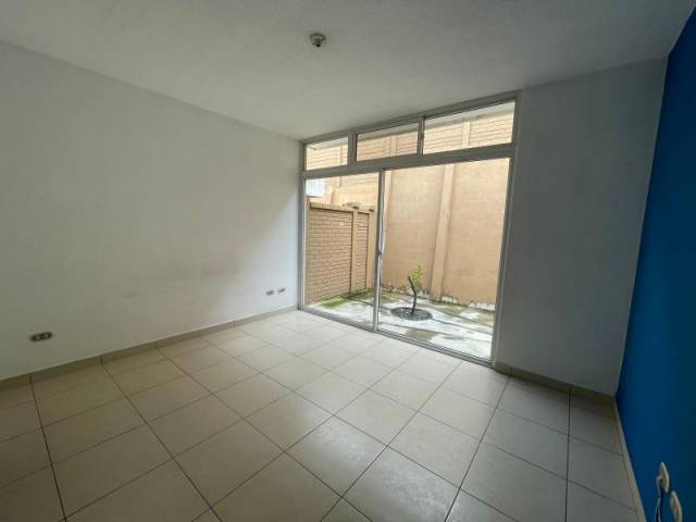 CityMax Antigua vende casa con financiamiento en Santiago Sacatepéquez - Image 3