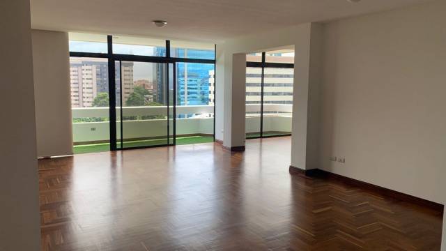 (+1) Apartamento Zona 14, Plaza Mayor - Image 2