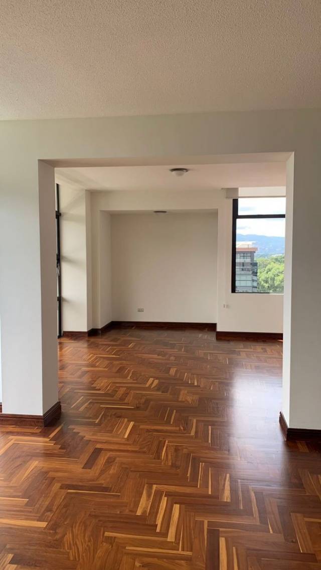 (+1) Apartamento Zona 14, Plaza Mayor - Image 4