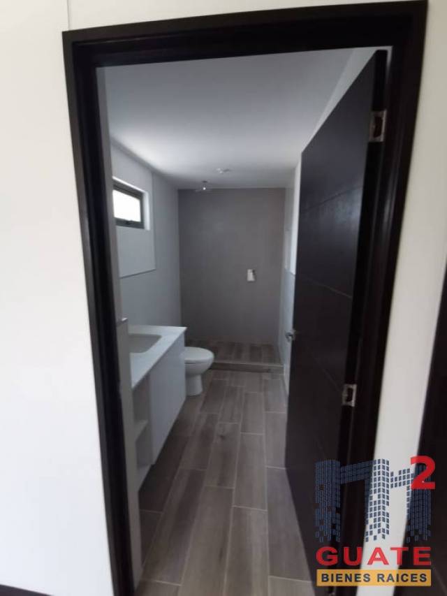 Apartamento de 137 m2 de construcción en Venta, Zona 14 - Miniatura 3