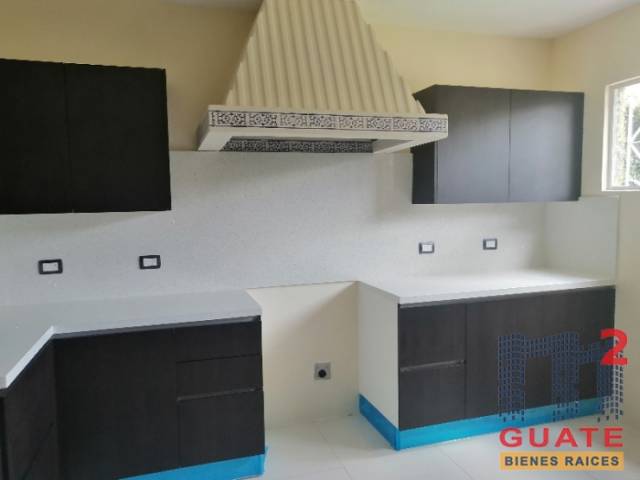 Casa de 400 m2 de construcción, en Renta, Zona 10 - Miniatura 7