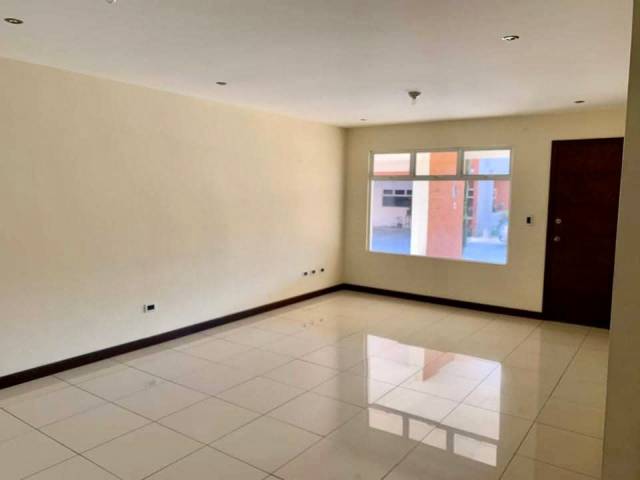 (+1) Casa Condominio Fresnos II, Zona 8, Mixco - Image 2