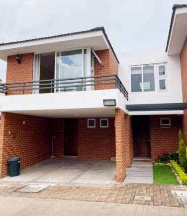 (+1) Casa Zona 16 - Image 1