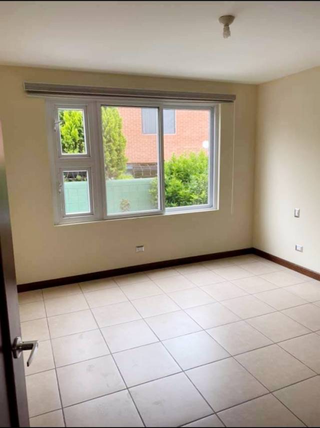 (+1) Casa Zona 16 - Image 4