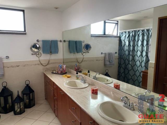 Apartamento de 240 m2 de construcción en Venta, Zona 14 - Image 5