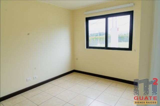 Casa de 147.3 m2 de construcción, en Venta, Zona 16 - Miniatura 11
