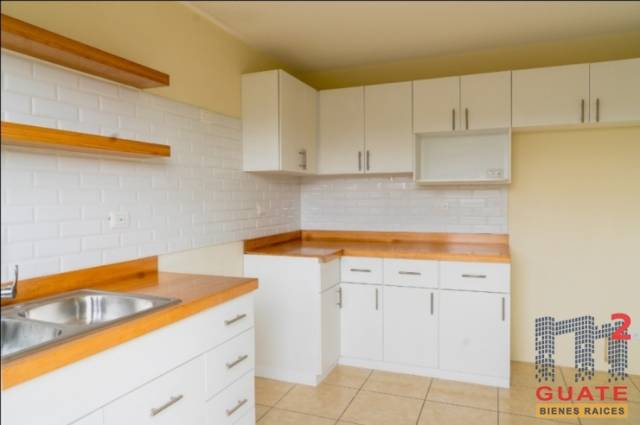 Casa de 147.3 m2 de construcción, en Venta, Zona 16 - Miniatura 16
