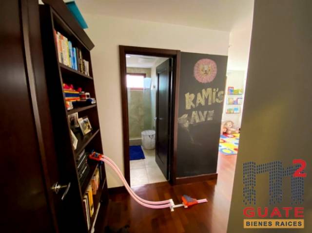 Apartamento de 200 m2 de construcción en Renta, Zona 14 - Miniatura 2