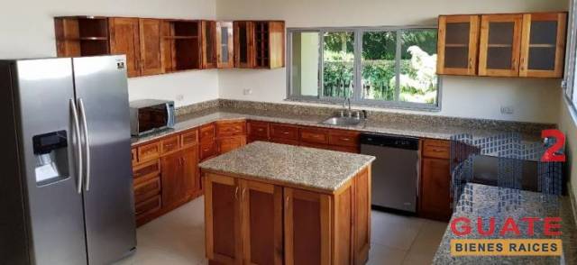 Casa de 500 m2 de construcción, en Renta, Zona 14 - Image 2