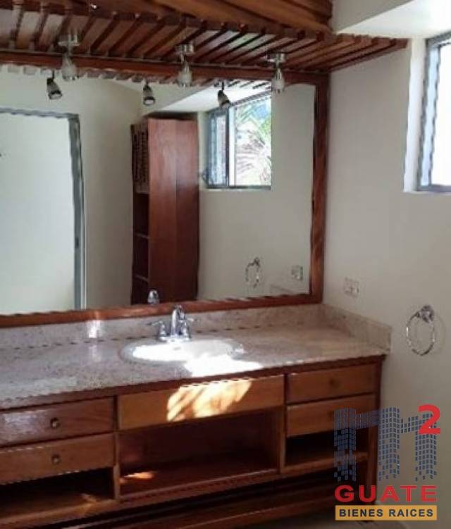 Casa de 500 m2 de construcción, en Renta, Zona 14 - Miniatura 10