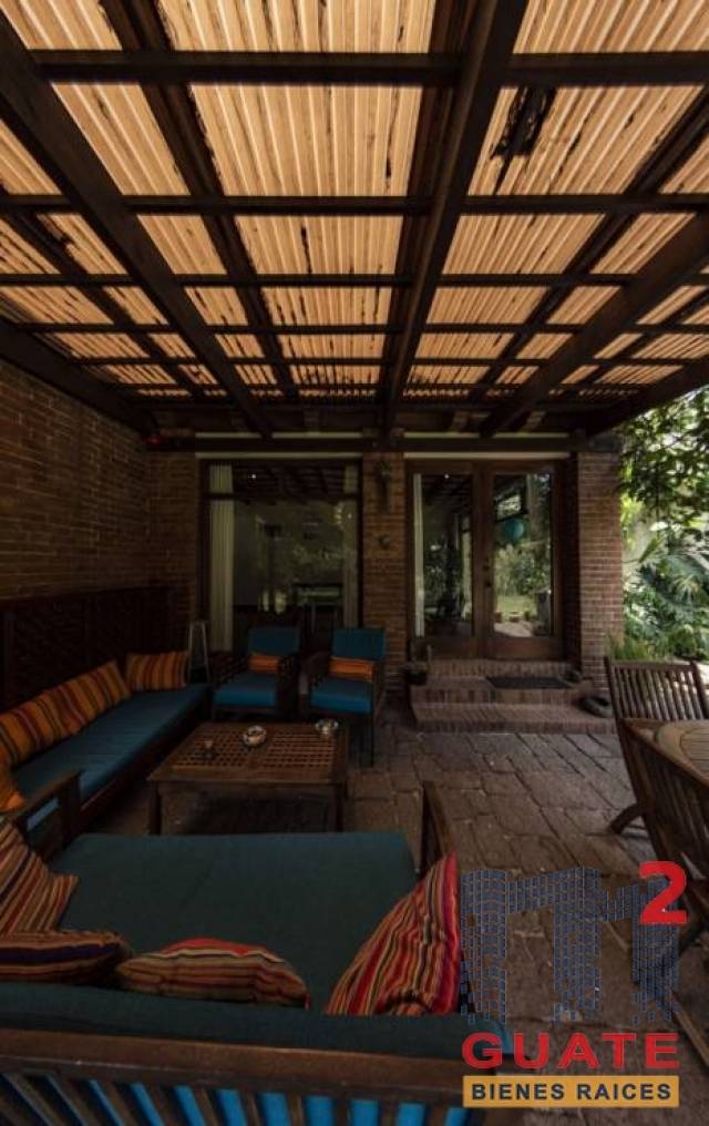 Casa de 684 m2 de construcción, en Renta, Zona 14 - Image 2