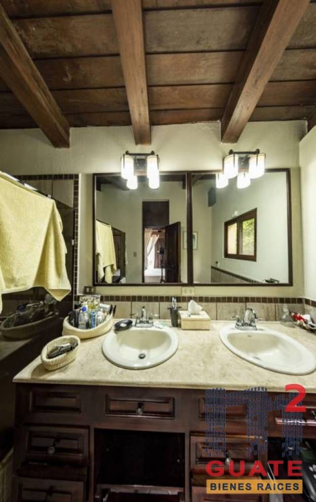 Casa de 684 m2 de construcción, en Renta, Zona 14 - Miniatura 10