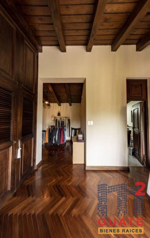Casa de 684 m2 de construcción, en Renta, Zona 14 - Miniatura 12