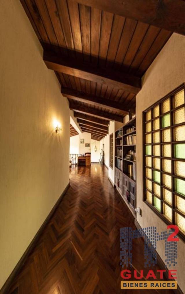 Casa de 684 m2 de construcción, en Renta, Zona 14 - Miniatura 16